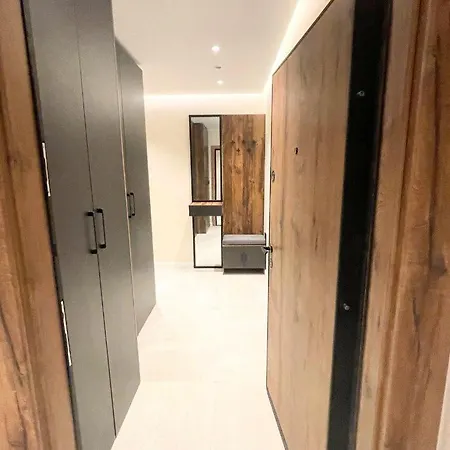 Apartament Stylish Getaway 1bdr Near Mall And Metro Station *