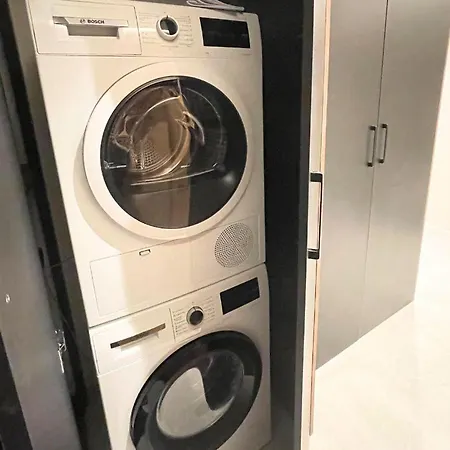 Stylish Getaway 1bdr Near Mall And Metro Station Sófia